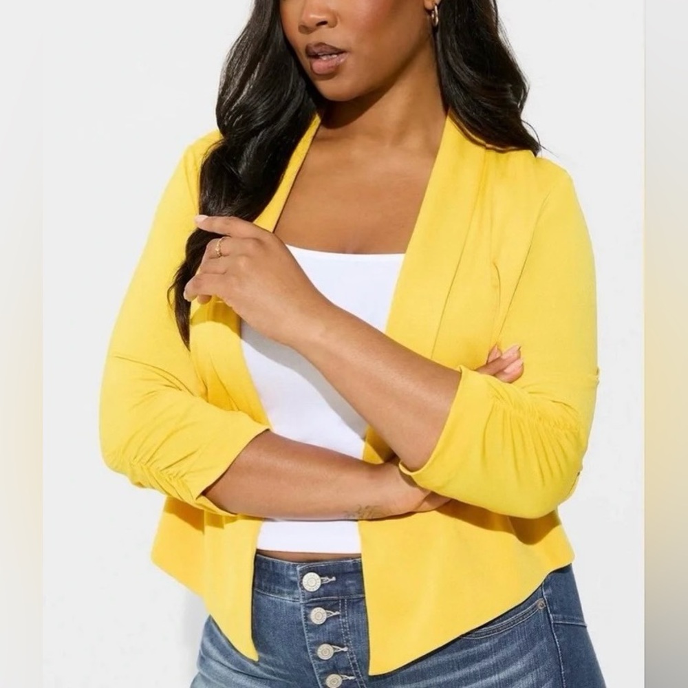 NWT Torrid Light Crepe Ruched Sleeve Yellow Blazer - Torrid Size 3 (22-24, 3X)